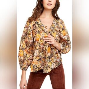 🌻EUC We The Free / Free People Cool Meadow top in the color midnight combo.